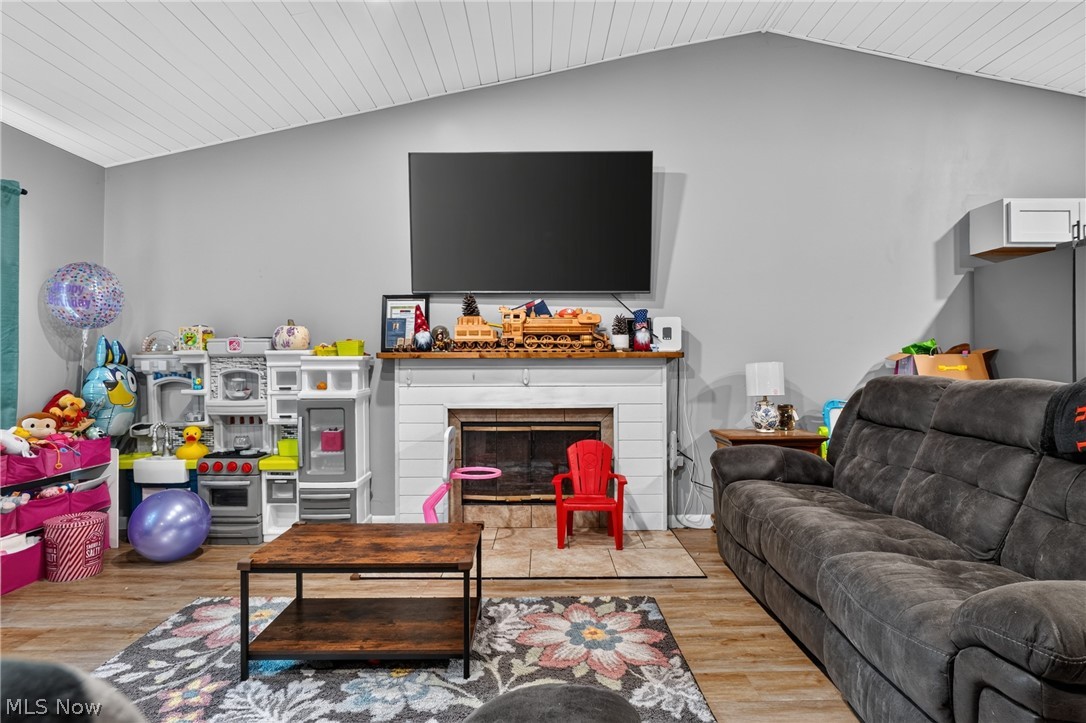 628 Park Oval Madison OH 44057