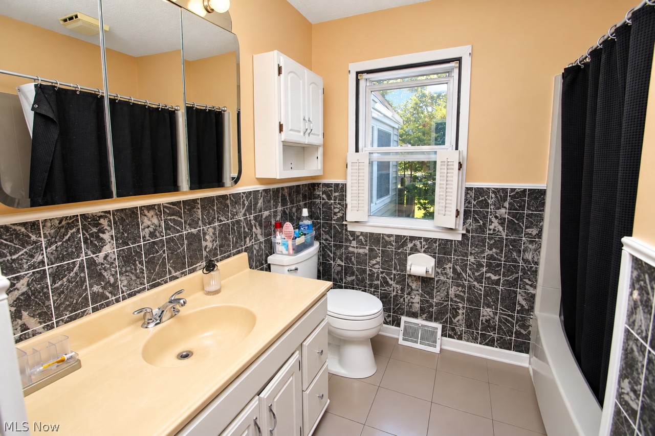 34478 Beachpark Avenue Eastlake OH 44095