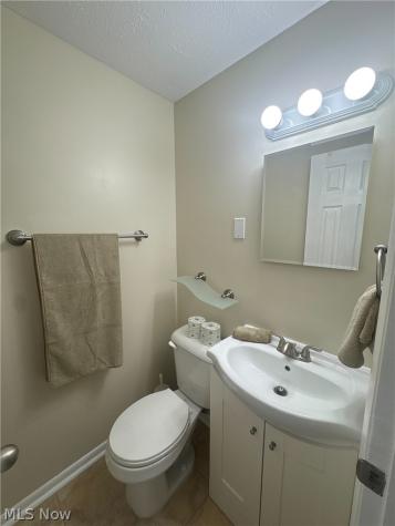 5082 W 5th Street Brooklyn Heights OH 44131
