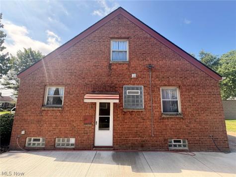 5082 W 5th Street Brooklyn Heights OH 44131