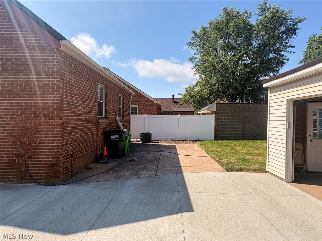 5082 W 5th Street Brooklyn Heights OH 44131