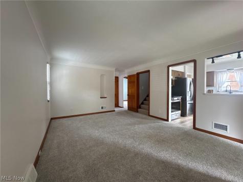 5082 W 5th Street Brooklyn Heights OH 44131