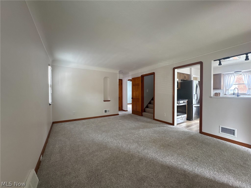 5082 W 5th Street Brooklyn Heights OH 44131