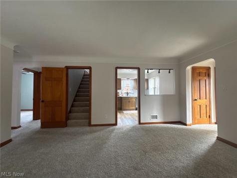 5082 W 5th Street Brooklyn Heights OH 44131