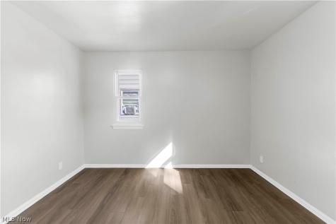 5420 Oakwood Avenue Maple Heights OH 44137