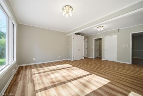 2673 Belvoir Boulevard Shaker Heights OH 44122