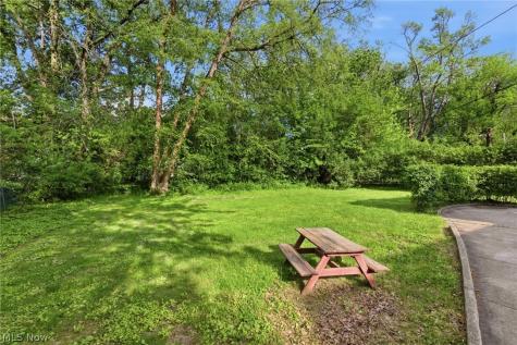 2673 Belvoir Boulevard Shaker Heights OH 44122