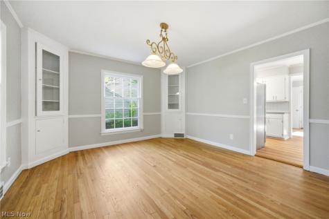 2673 Belvoir Boulevard Shaker Heights OH 44122