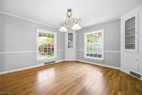 2673 Belvoir Boulevard Shaker Heights OH 44122