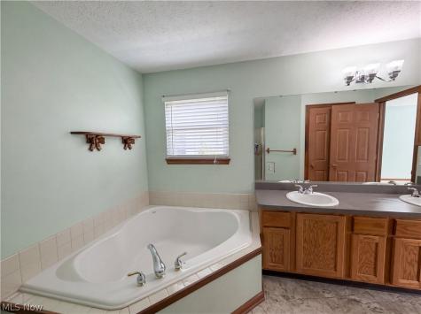 6016 W Breezeway Drive North Ridgeville OH 44039