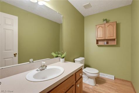 301 Aynesly Way Brunswick OH 44212