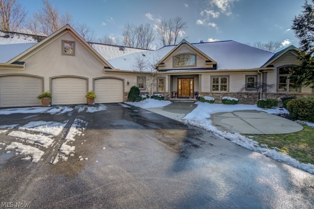 2832 State Route 82 Aurora OH 44202