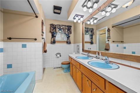 792 Hillcrest Drive Wadsworth OH 44281