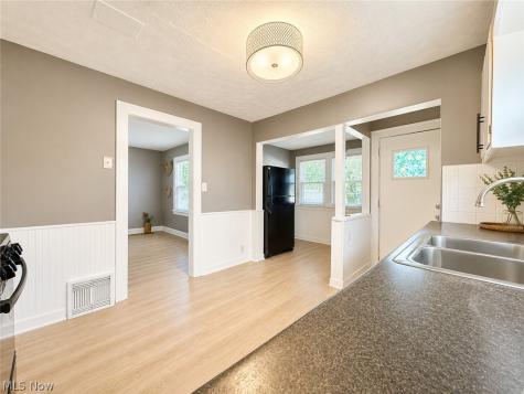 8018 Theota Avenue Parma OH 44129
