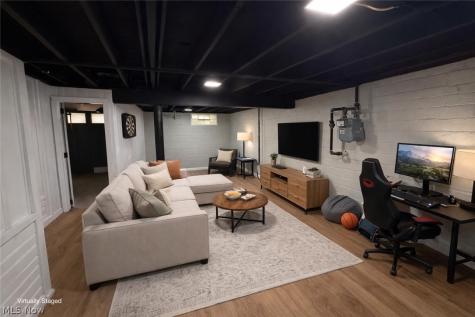 16501 Larchwood Avenue Cleveland OH 44135