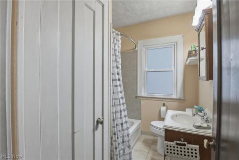 2148 Northland Avenue Lakewood OH 44107