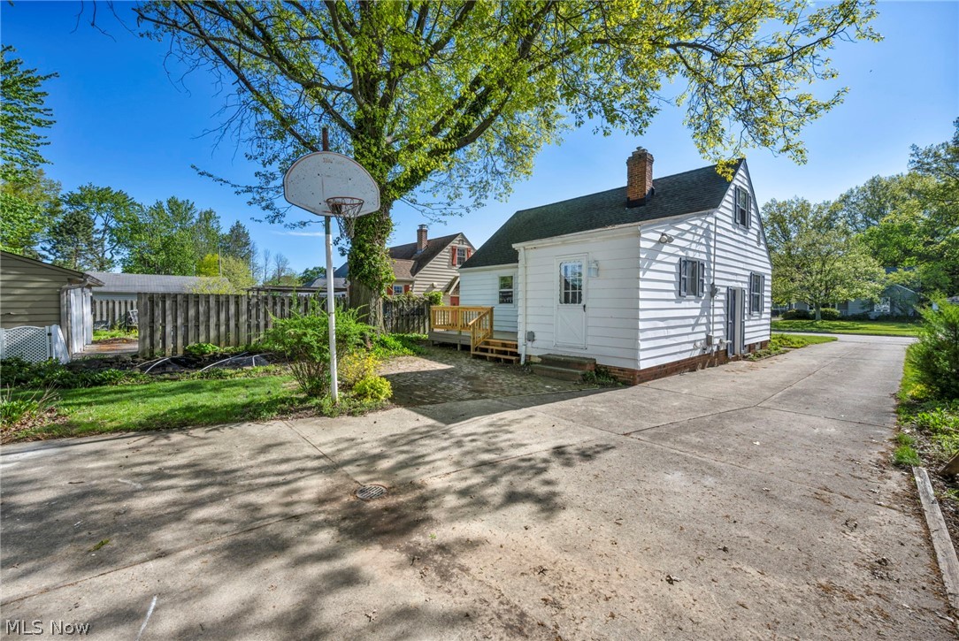 7198 Greenleaf Avenue Parma OH 44130