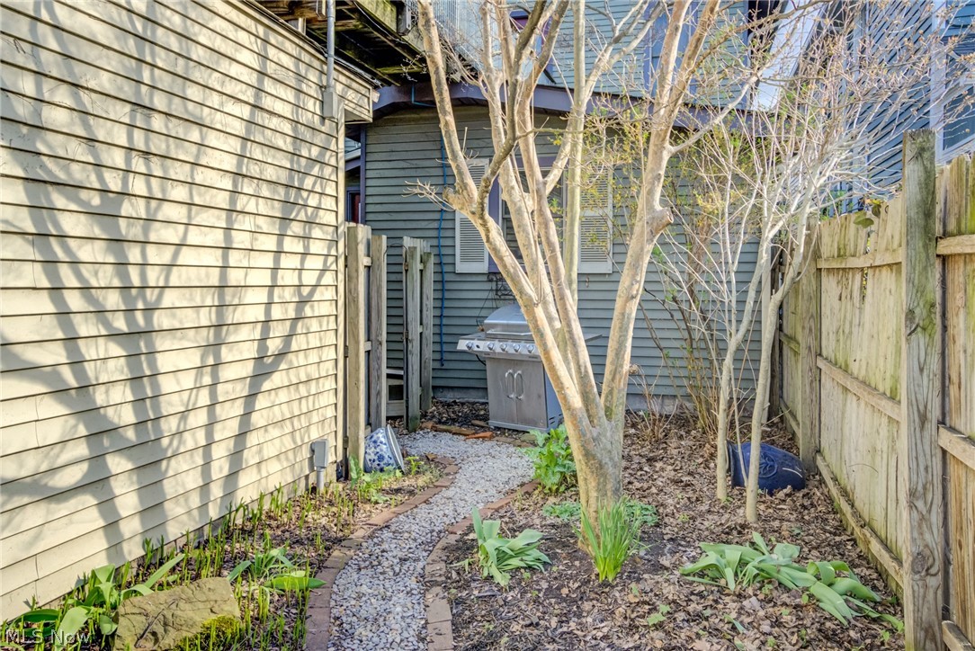1012 Fairfield Avenue Cleveland OH 44113