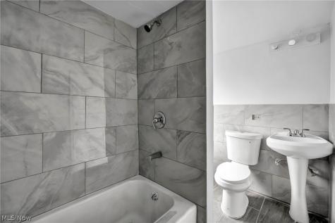 12831 Carrington Avenue Cleveland OH 44135
