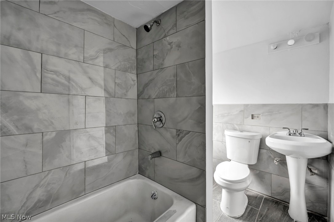 12831 Carrington Avenue Cleveland OH 44135
