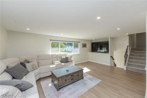 13602 Holland Road Brook Park OH 44142