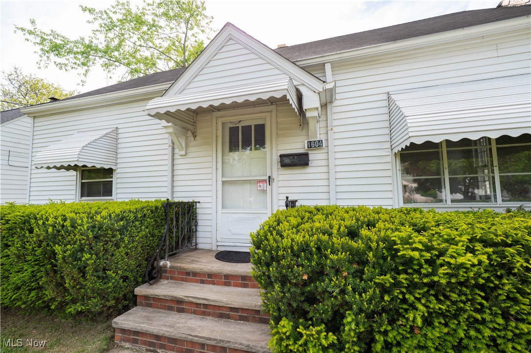 1604 Edgefield Road Lyndhurst OH 44124