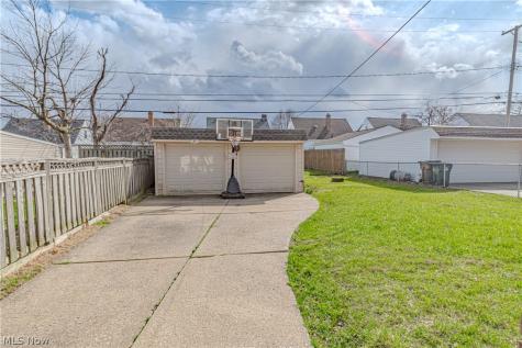 5611 Brownfield Drive Parma OH 44129