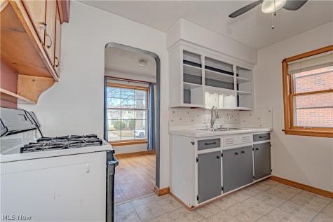 5611 Brownfield Drive Parma OH 44129