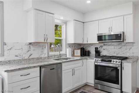5609 Pinnacle Park Drive Seven Hills OH 44131