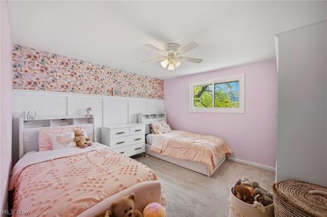 5609 Pinnacle Park Drive Seven Hills OH 44131
