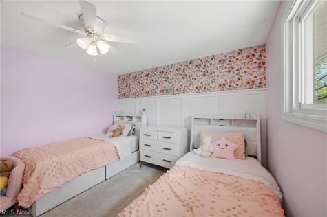 5609 Pinnacle Park Drive Seven Hills OH 44131