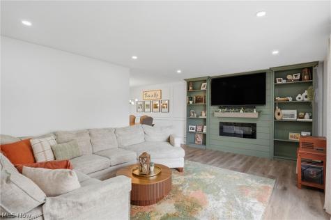5609 Pinnacle Park Drive Seven Hills OH 44131