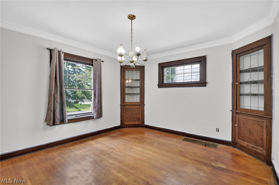 927 Englewood Road Cleveland Heights OH 44121