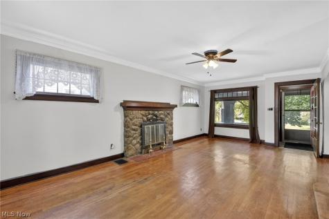 927 Englewood Road Cleveland Heights OH 44121