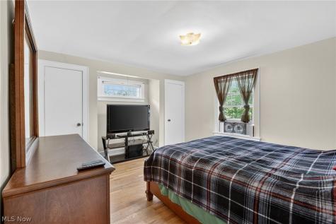 927 Englewood Road Cleveland Heights OH 44121