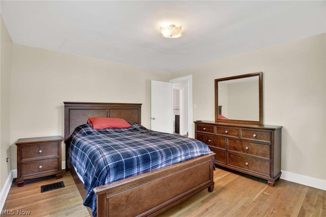 927 Englewood Road Cleveland Heights OH 44121