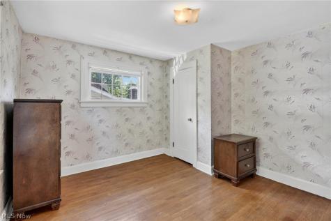 927 Englewood Road Cleveland Heights OH 44121