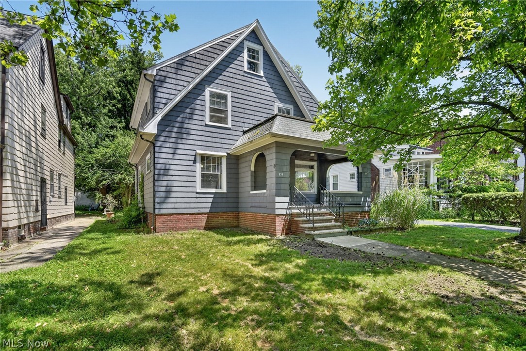 927 Englewood Road Cleveland Heights OH 44121
