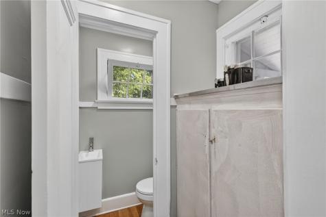 927 Englewood Road Cleveland Heights OH 44121