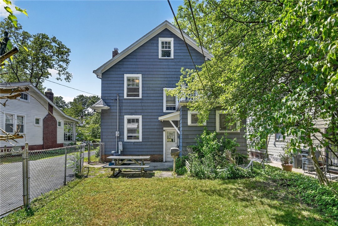 927 Englewood Road Cleveland Heights OH 44121