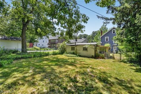 927 Englewood Road Cleveland Heights OH 44121