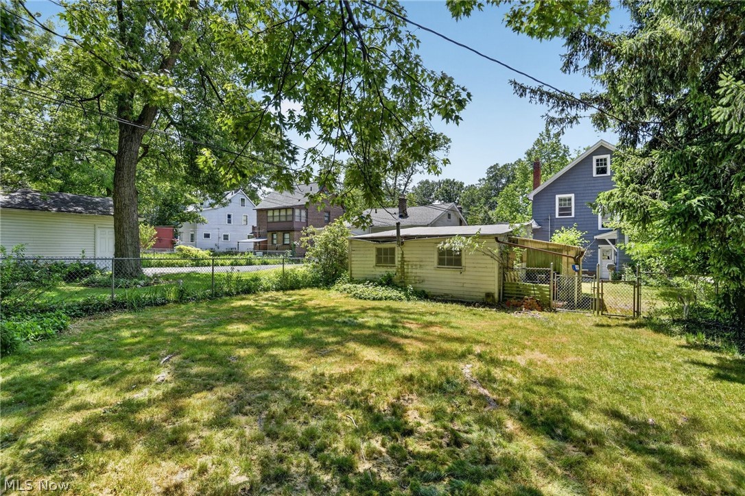 927 Englewood Road Cleveland Heights OH 44121