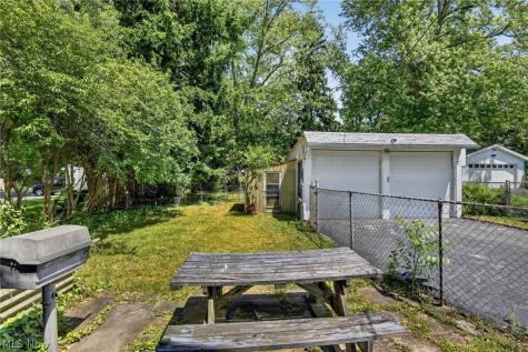 927 Englewood Road Cleveland Heights OH 44121