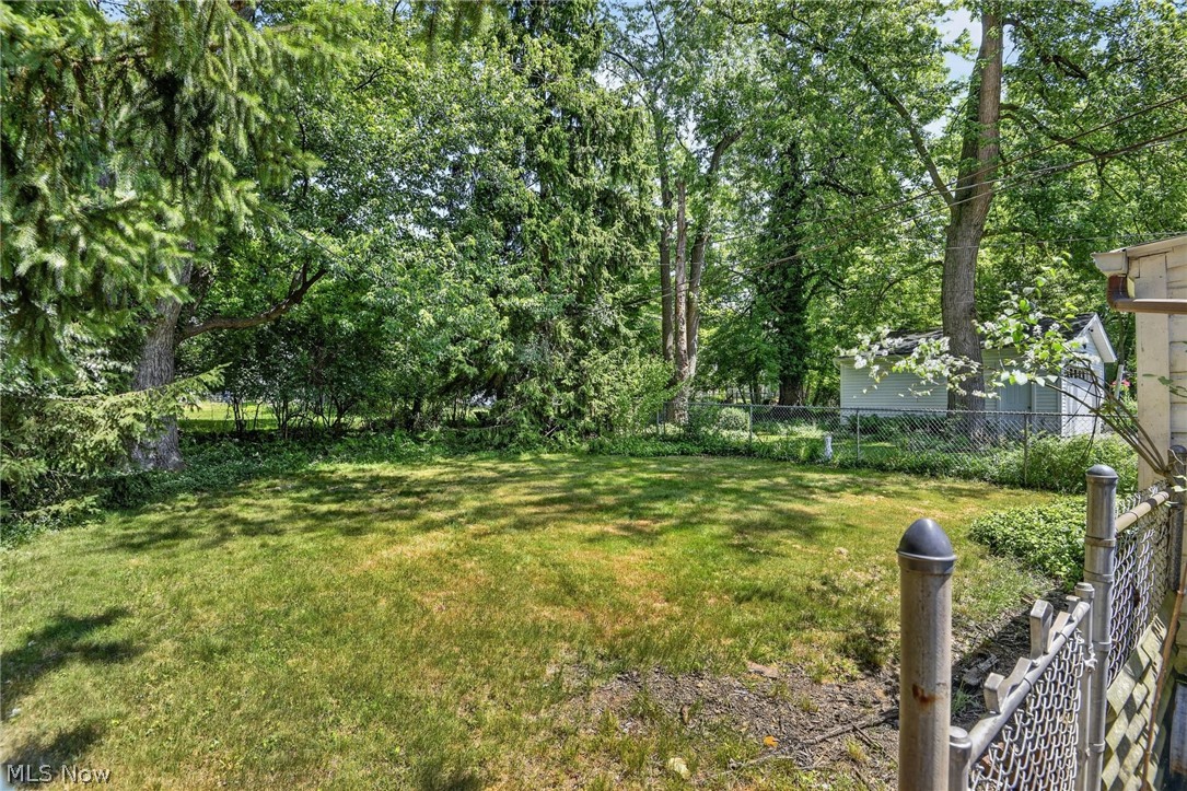 927 Englewood Road Cleveland Heights OH 44121