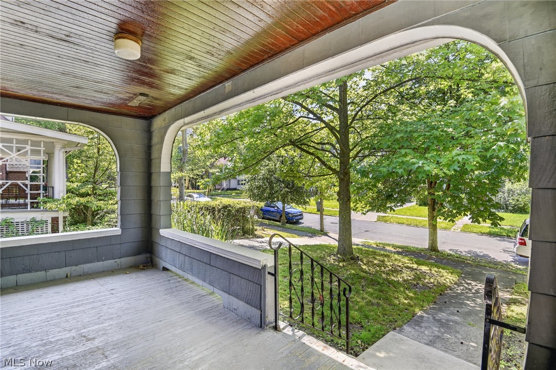 927 Englewood Road Cleveland Heights OH 44121
