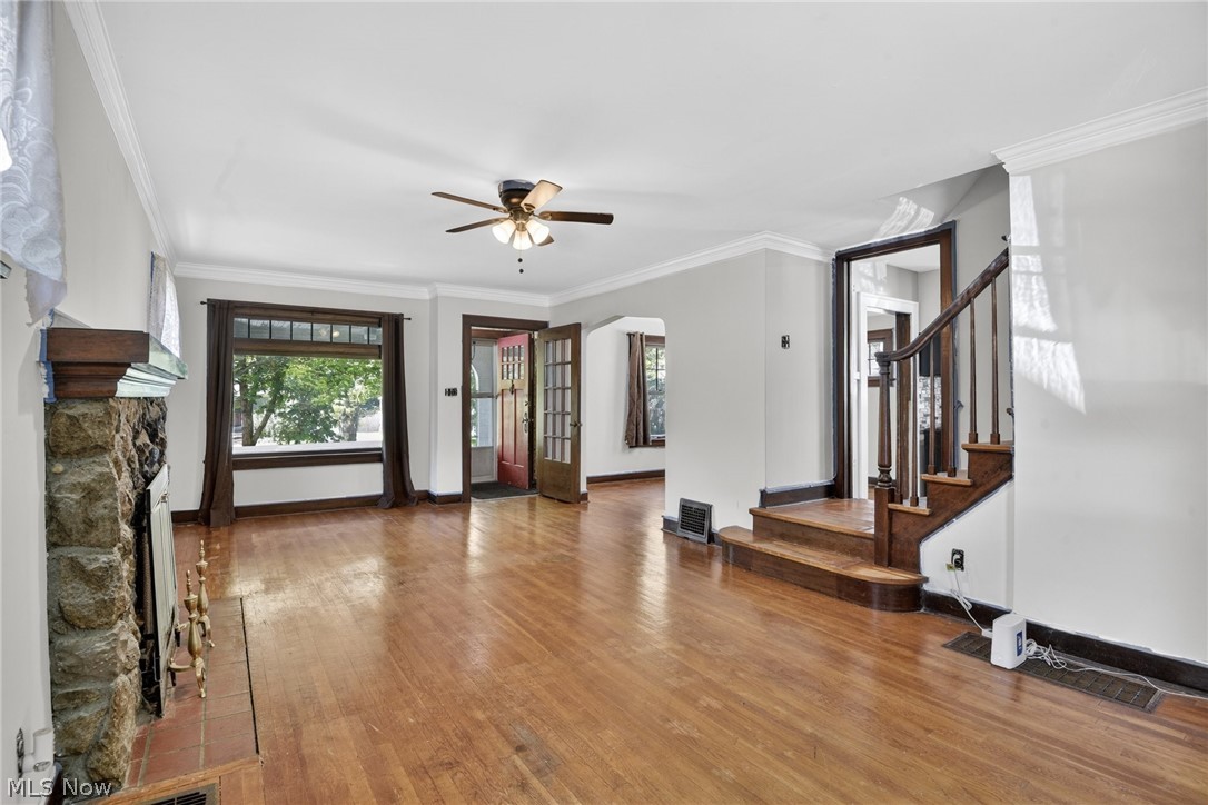 927 Englewood Road Cleveland Heights OH 44121