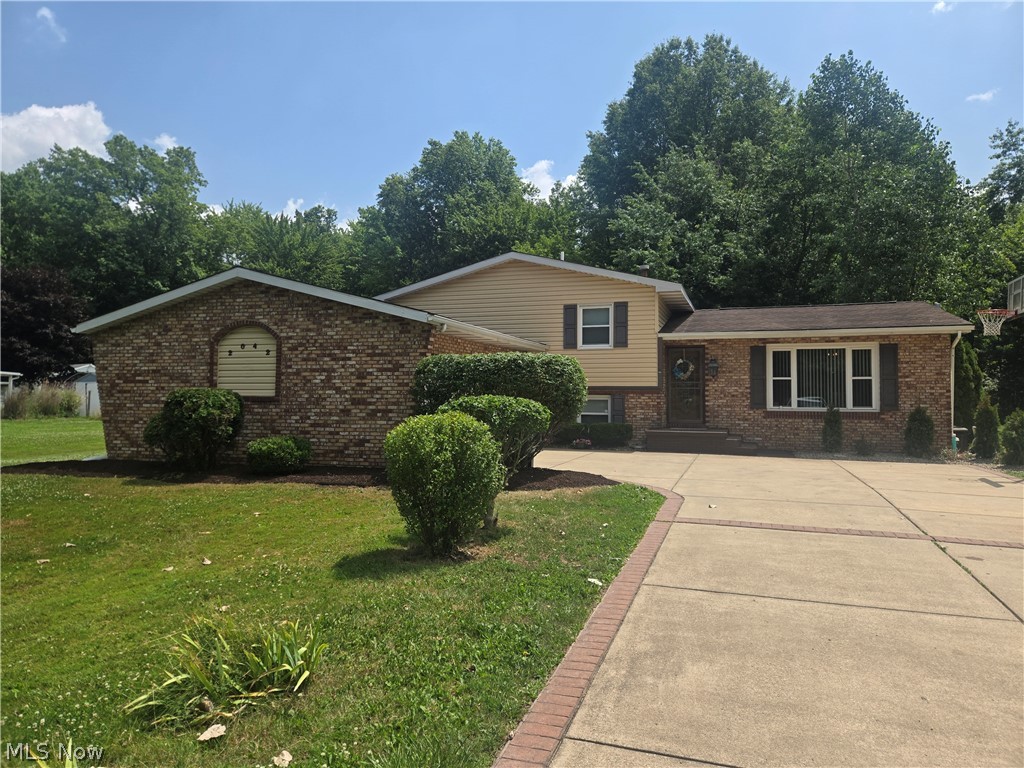 2042 Coit Drive NW Warren OH 44485