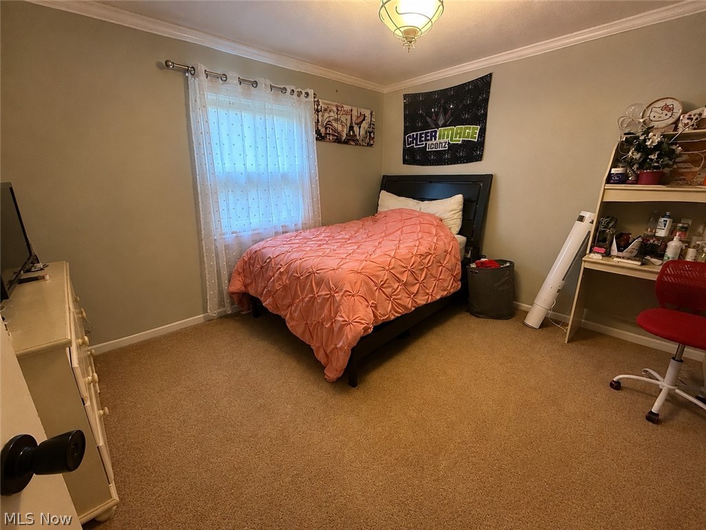 2042 Coit Drive NW Warren OH 44485