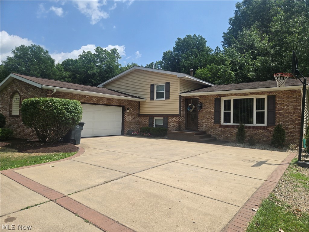 2042 Coit Drive NW Warren OH 44485