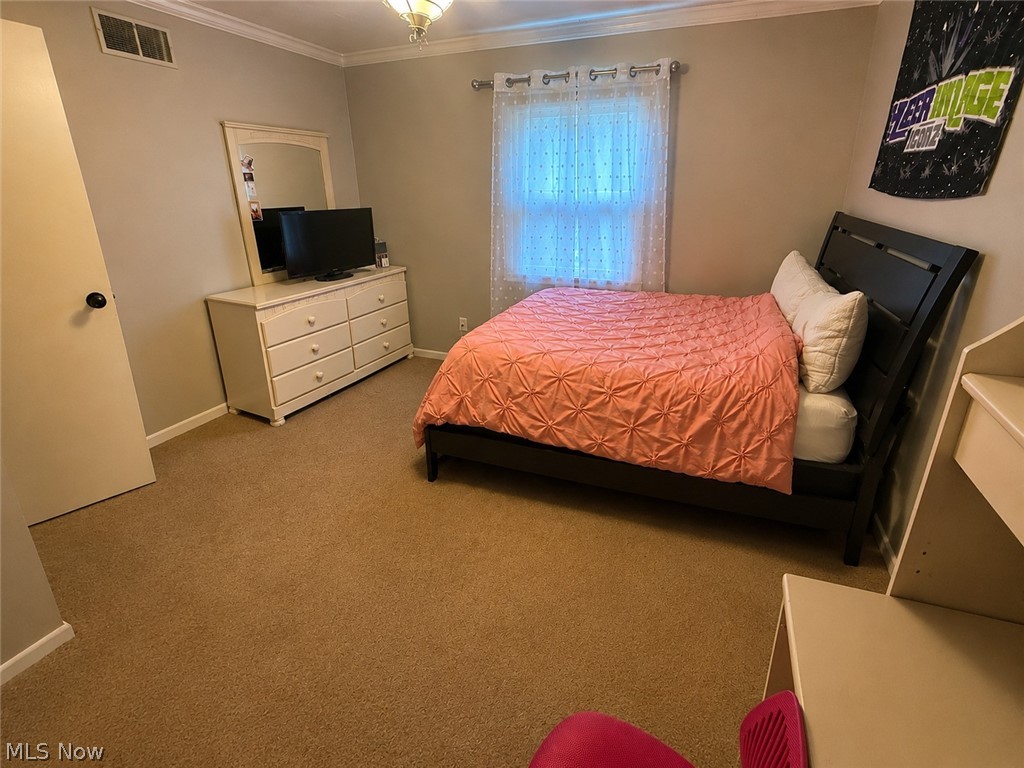 2042 Coit Drive NW Warren OH 44485
